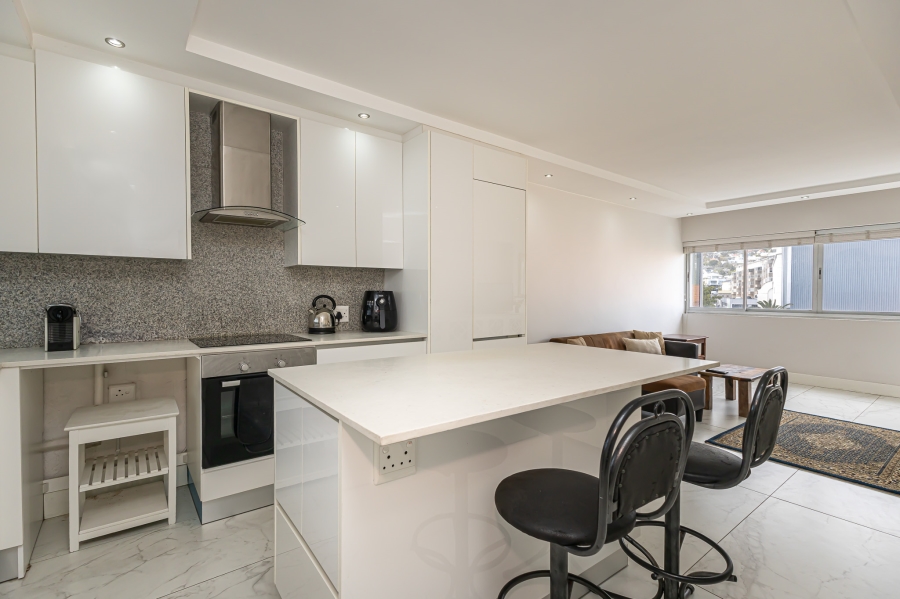 To Let 1 Bedroom Property for Rent in Sea Point Western Cape